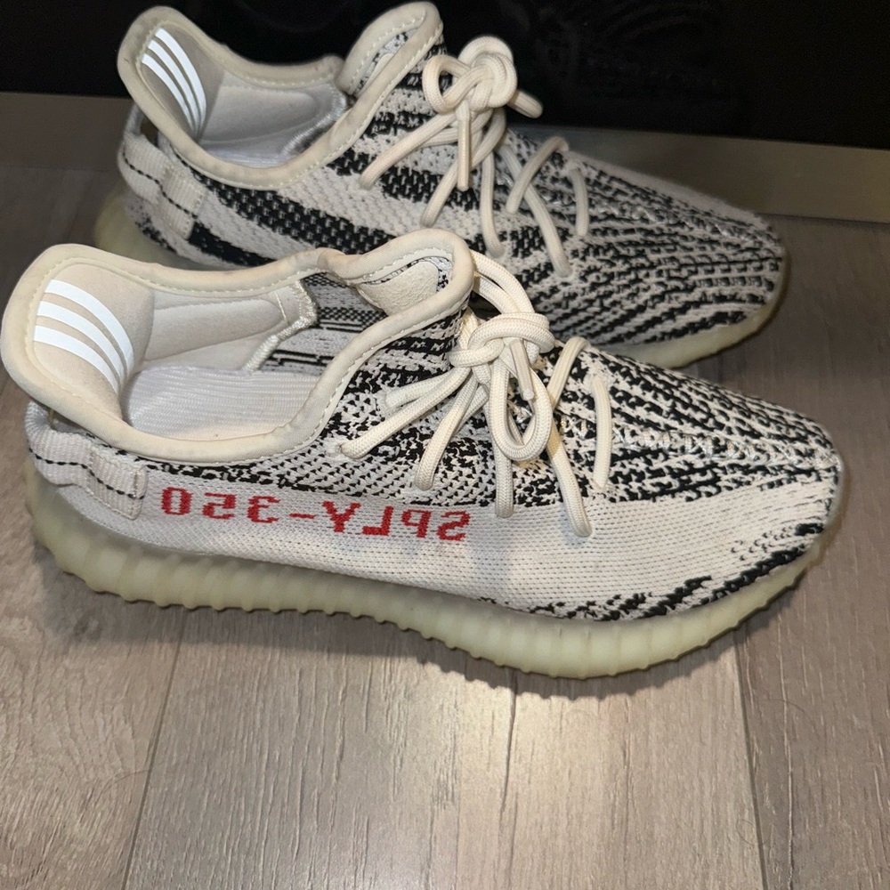 Yeezy 320’s size women’s 7.5 - Picture 4 of 5
